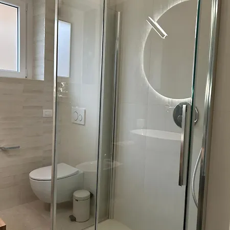 The Y Apartment Como